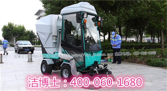燃油扫地车