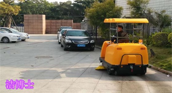 洁博士环卫电动扫地车