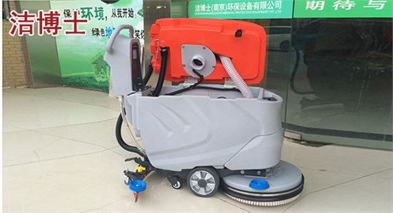手推式洗地机侧翻