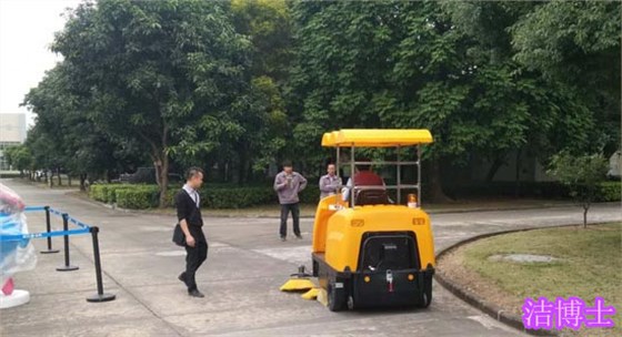 洁博士品牌扫地车
