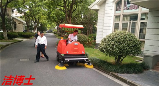 室外扫地车