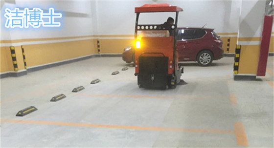 驾驶扫地车 驾驶扫地车