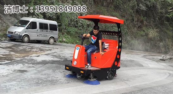 1380小型扫地车客户现场