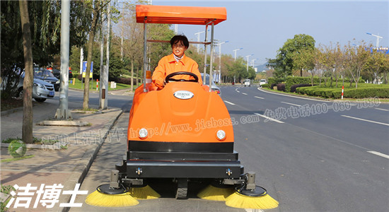 1980小型扫路车