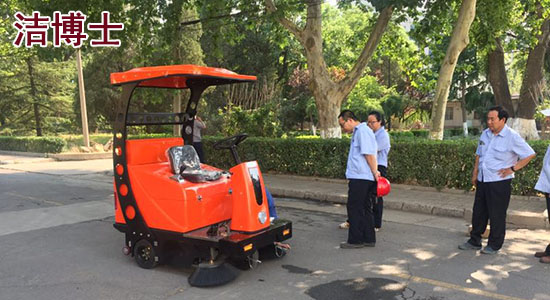 洁博士电动清扫车