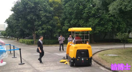 洁博士品牌扫地车