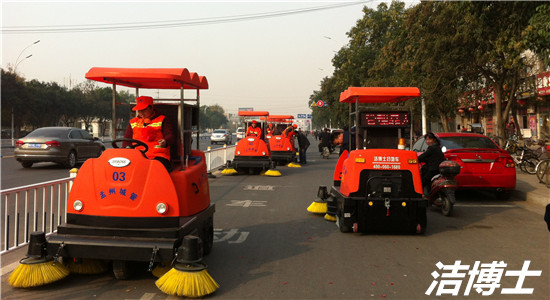市政道路使用潔博士掃地車