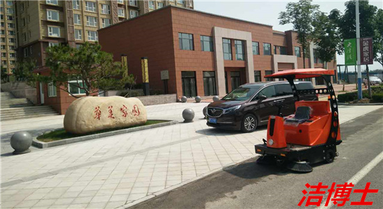 洁博士电动驾驶式扫地车