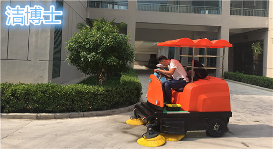 潔博士掃地車