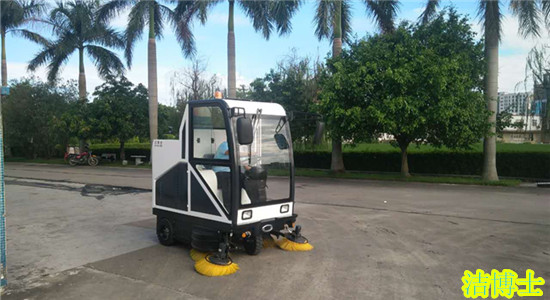 洁博士驾驶式扫地车