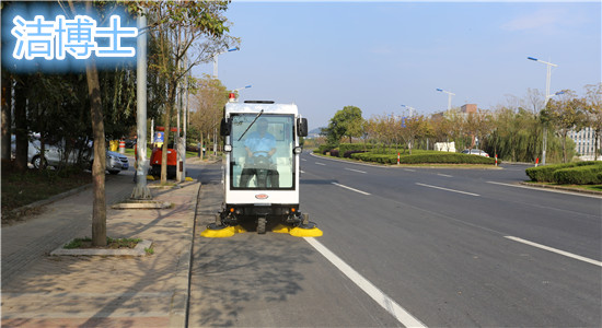 驾驶式扫地车