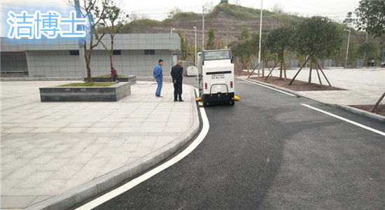 洁博士电动三轮扫地机