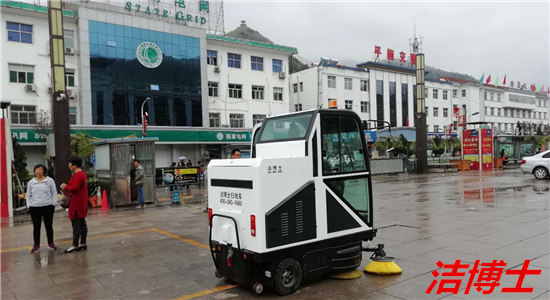 駕駛掃地車