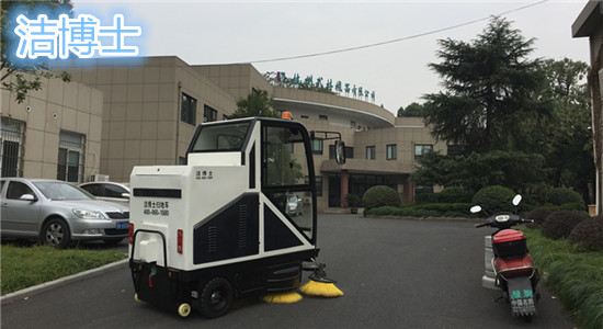 駕駛掃地車