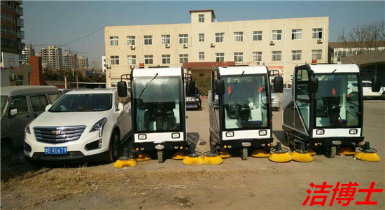 駕駛掃地車